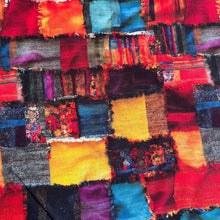 Lade das Bild in den Galerie-Viewer, Baumwollstoff I Stoff Meterware Patchwork-Muster mit kräftigen Farben und Fransen