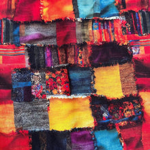 Lade das Bild in den Galerie-Viewer, Baumwollstoff I Stoff Meterware Patchwork-Muster mit kräftigen Farben und Fransen