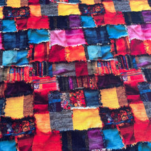 Lade das Bild in den Galerie-Viewer, Baumwollstoff I Stoff Meterware Patchwork-Muster mit kräftigen Farben und Fransen