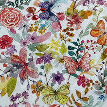 Lade das Bild in den Galerie-Viewer, Baumwollstoff | Patchwork Blumen Blumenfeld Schmetterlinge