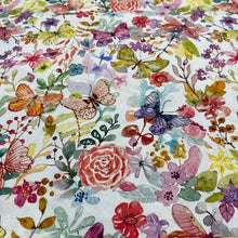 Lade das Bild in den Galerie-Viewer, Baumwollstoff | Patchwork Blumen Blumenfeld Schmetterlinge