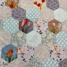Lade das Bild in den Galerie-Viewer, Baumwollstoff I Patchwork Hexagon Blumenstoff Bunte Blumen Tulpen