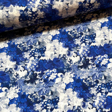 Lade das Bild in den Galerie-Viewer, Baumwollstoff I Meterware Stoff Patchwork Blumenmalerei Blumen Weiß Dunkelblau