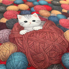 Lade das Bild in den Galerie-Viewer, Baumwollstoff I Spielende Katze mit diversen Wollknäueln