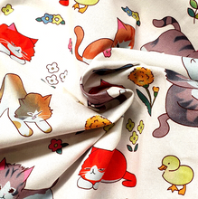 Lade das Bild in den Galerie-Viewer, Baumwollstoff | Süße Katzen und Enten Blumen Blätter Löwenzahn auf Weiß