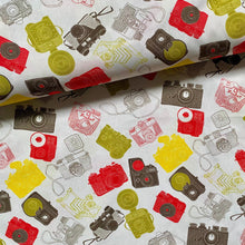 Lade das Bild in den Galerie-Viewer, Baumwollstoff | Analoge Kameras auf Weiß