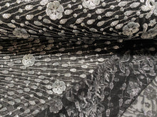 Lade das Bild in den Galerie-Viewer, Paillettenstoff | 3D Stickerei