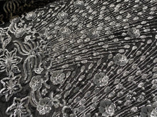 Lade das Bild in den Galerie-Viewer, Paillettenstoff | 3D Stickerei
