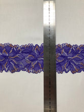 Lade das Bild in den Galerie-Viewer, Spitzenborte | Blumen Muster