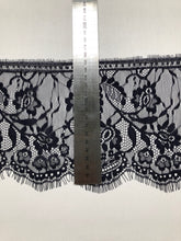 Lade das Bild in den Galerie-Viewer, Spitzenborte | Blumen Wimpernspitze