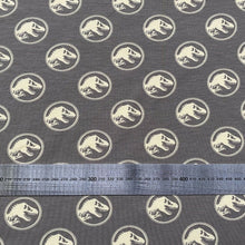 Lade das Bild in den Galerie-Viewer, Baumwolljersey | Jurassic Park Dinosaurier auf Braun