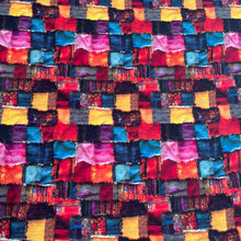 Lade das Bild in den Galerie-Viewer, Baumwollstoff I Stoff Meterware Patchwork-Muster mit kräftigen Farben und Fransen
