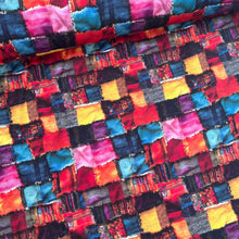 Lade das Bild in den Galerie-Viewer, Baumwollstoff I Stoff Meterware Patchwork-Muster mit kräftigen Farben und Fransen
