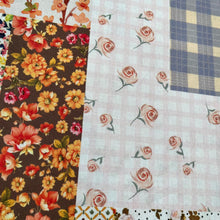 Lade das Bild in den Galerie-Viewer, Stoff Meterware Baumwollstoff Patchwork 50 cm Blumen Blumenmuster Abstrakt
