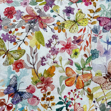 Lade das Bild in den Galerie-Viewer, Baumwollstoff | Patchwork Blumen Blumenfeld Schmetterlinge
