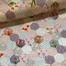 Lade das Bild in den Galerie-Viewer, Baumwollstoff I Patchwork Hexagon Blumenstoff Bunte Blumen Tulpen
