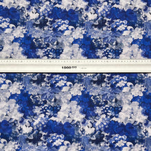 Lade das Bild in den Galerie-Viewer, Baumwollstoff I Meterware Stoff Patchwork Blumenmalerei Blumen Weiß Dunkelblau
