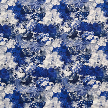 Lade das Bild in den Galerie-Viewer, Baumwollstoff I Meterware Stoff Patchwork Blumenmalerei Blumen Weiß Dunkelblau
