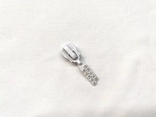 Lade das Bild in den Galerie-Viewer, Reißverschlussschieber | Zipper mit Strasssteinen in Weiß
